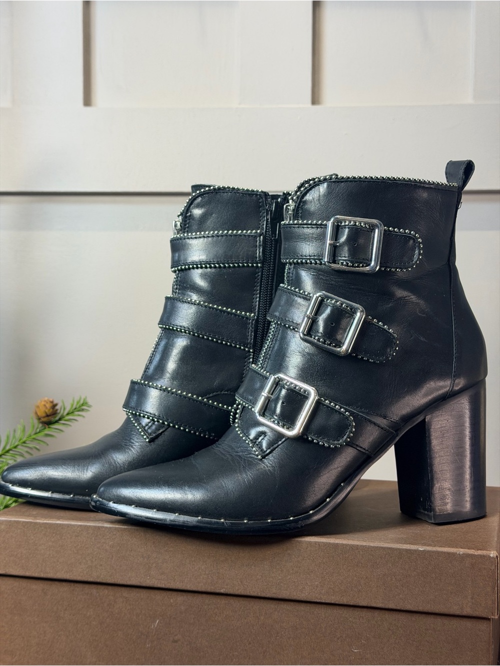 Steve Madden Hattie Black Leather Heeled Studded Boots Women 9M Moto Buckle
